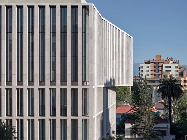 Universidad Autónoma, edificio de 7 pisos, Providencia, Santiago