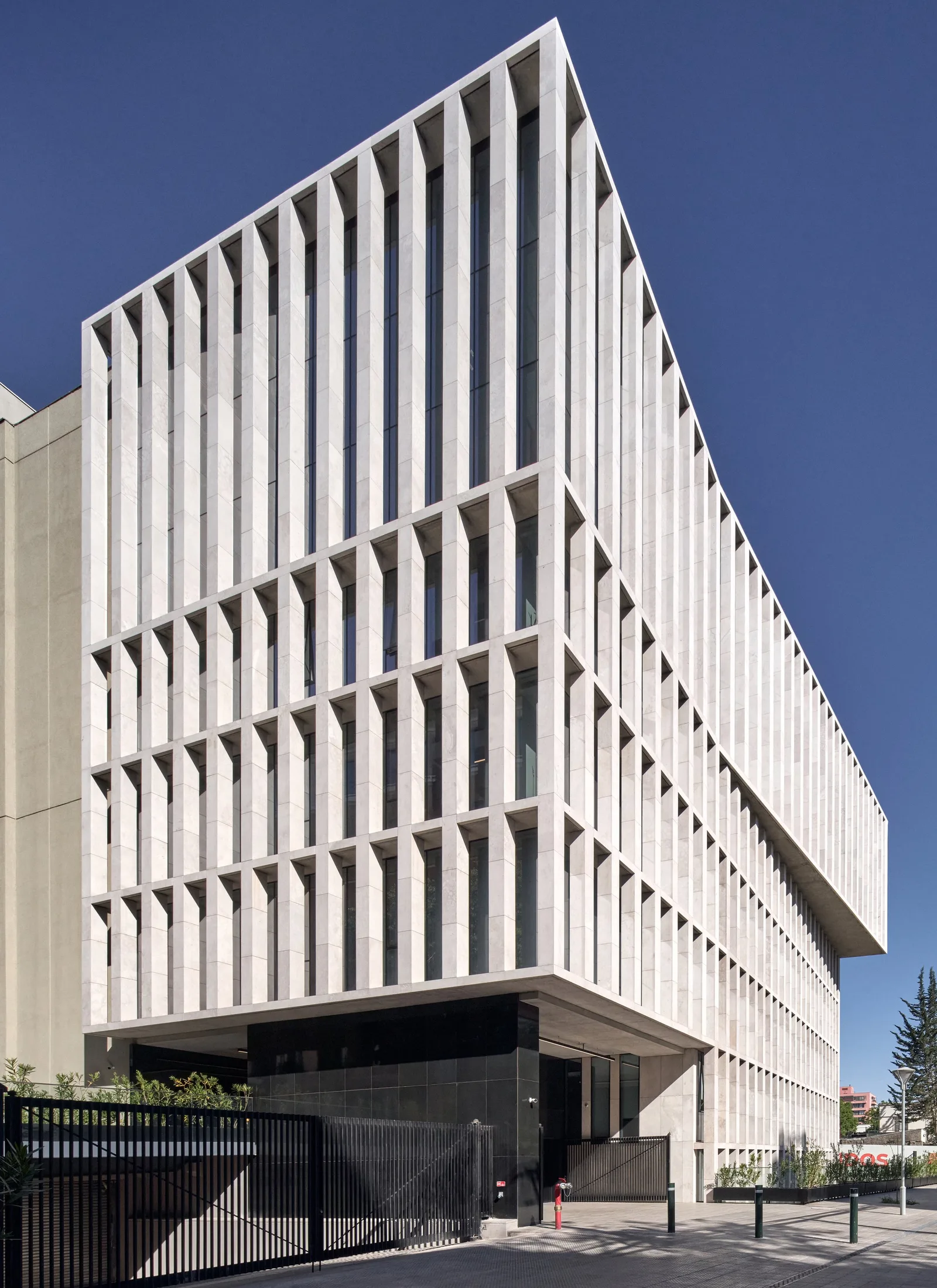 Universidad Autónoma, edificio de 7 pisos, vista 3