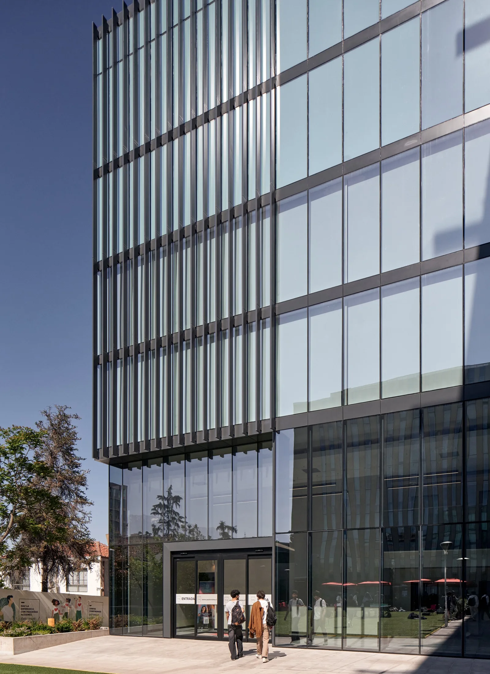 Universidad Autónoma, edificio de 7 pisos, vista 4