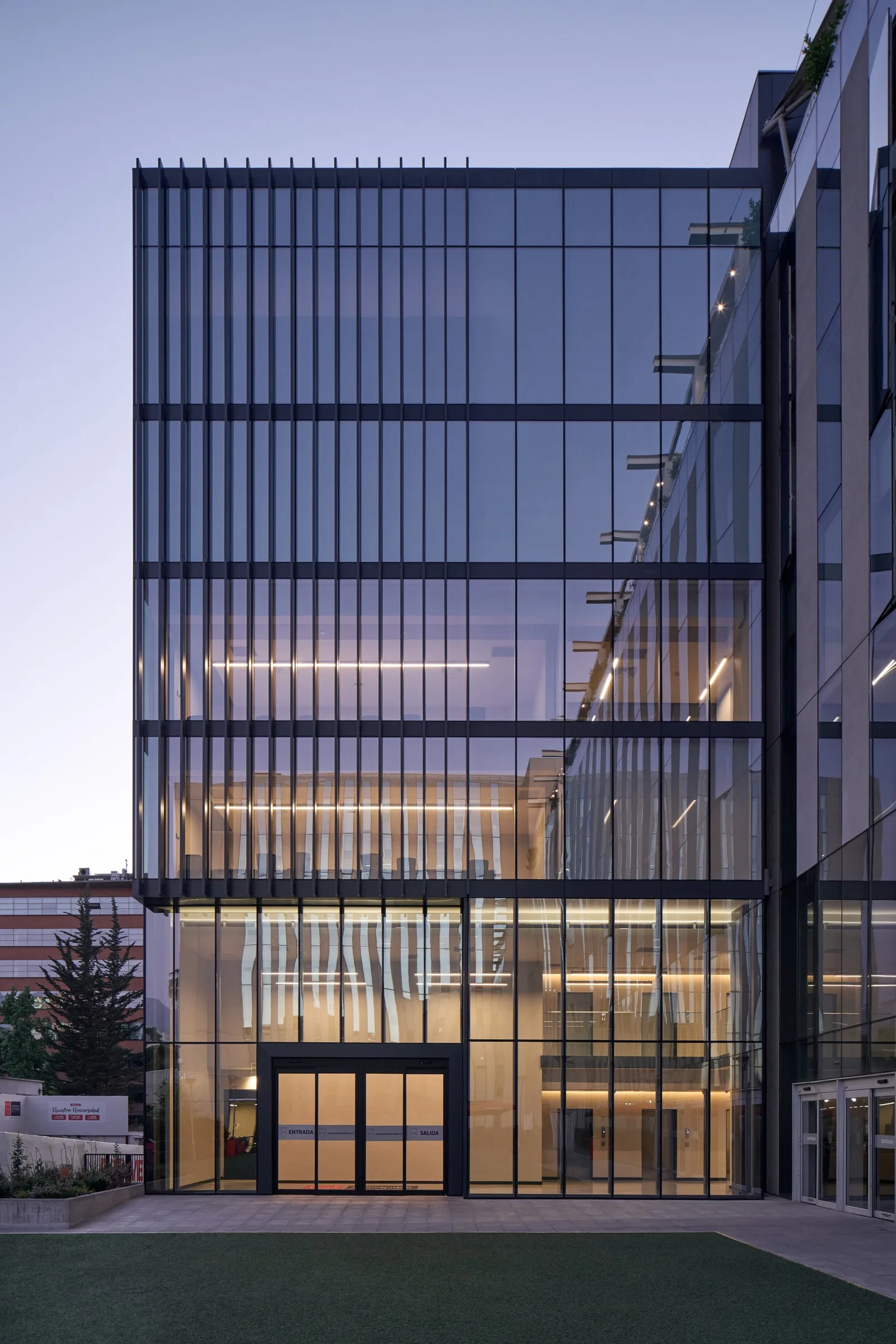 Universidad Autónoma, edificio de 7 pisos, vista 6